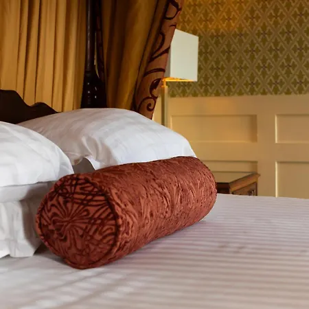 District Castle & 4*