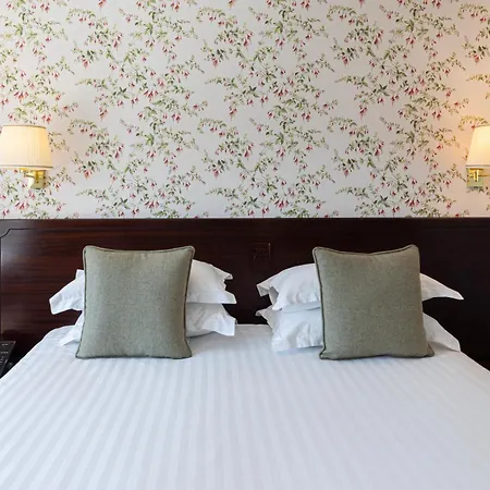 District Castle Отель 4*
