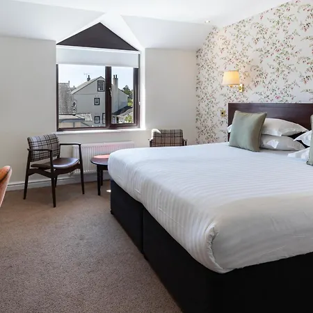 District Castle Hotel 4*