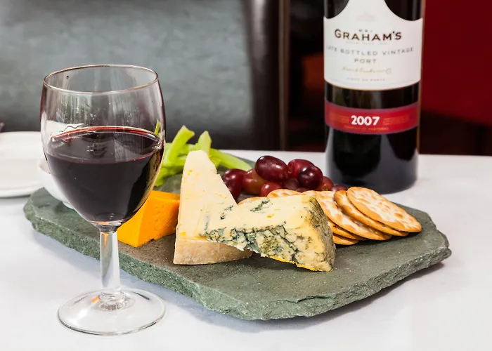 District Castle & 4*